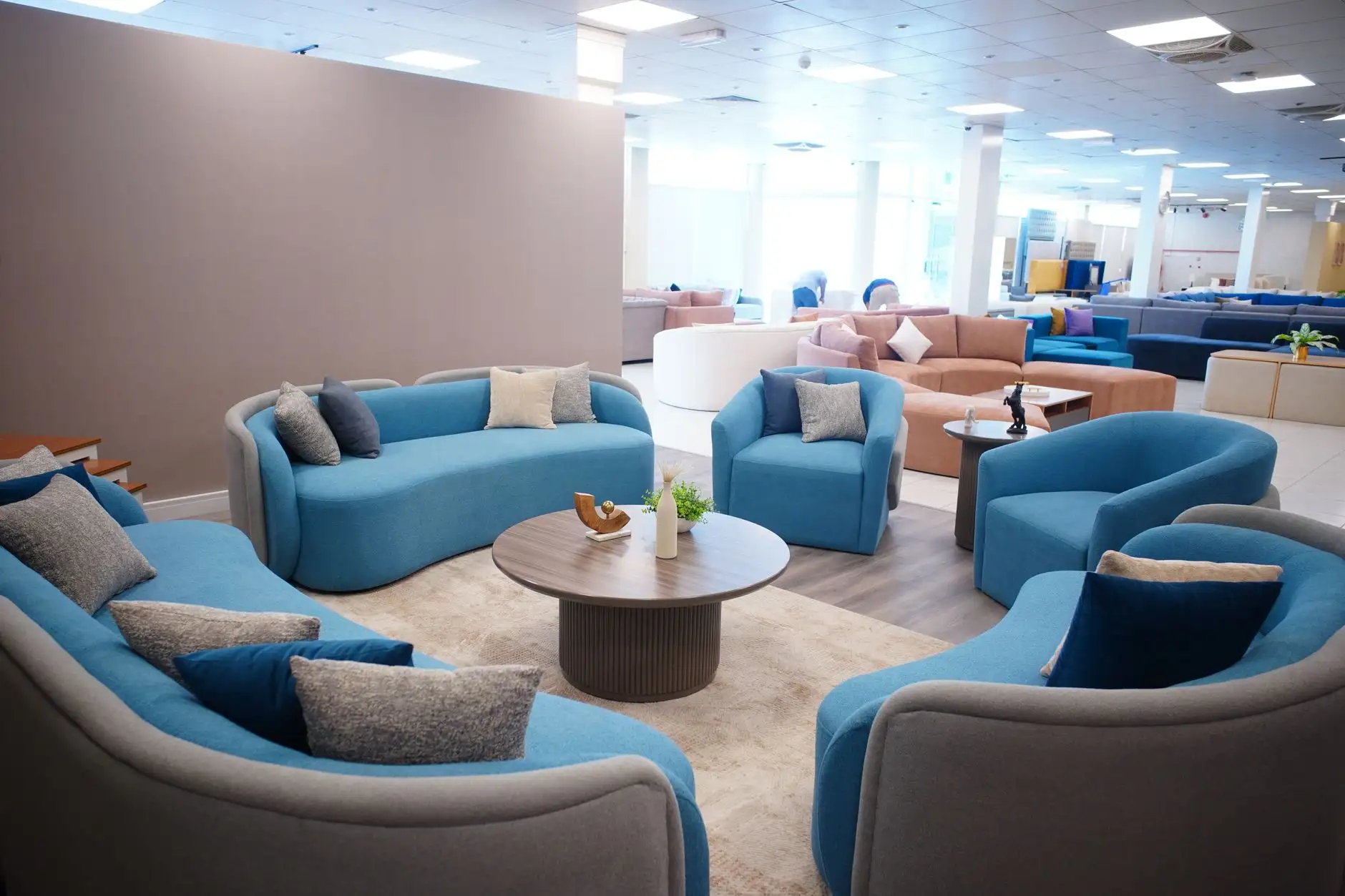 商业空间室内设计中的照明方案与施工要点解析