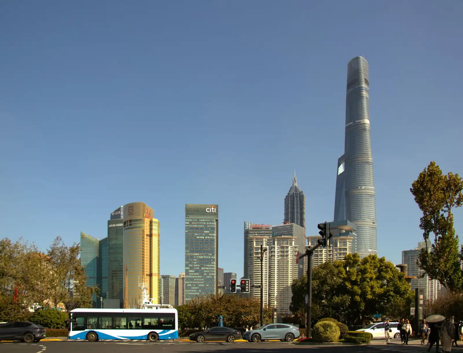 商业空间室内设计中灯光动线规划与能耗平衡方案