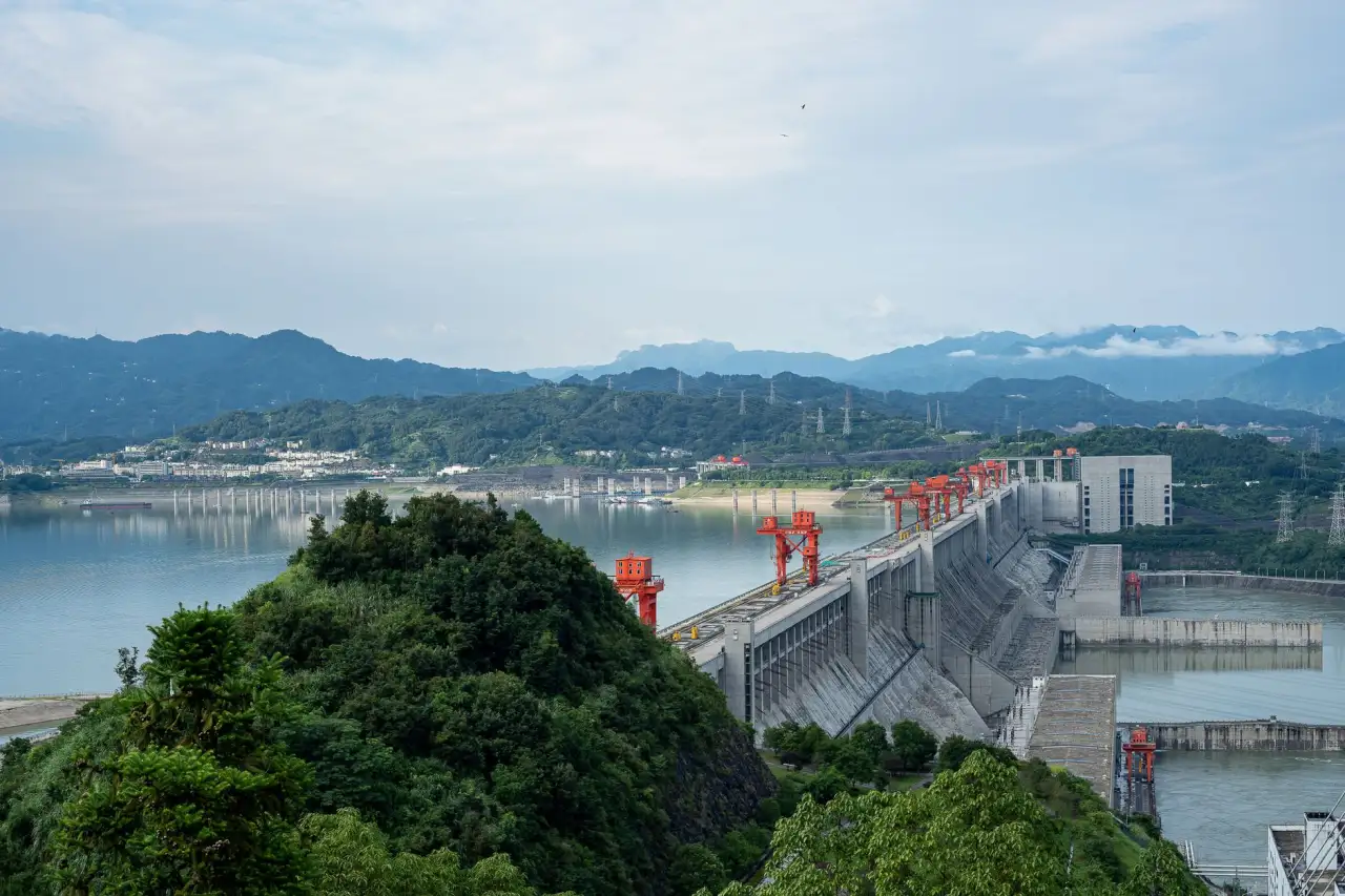 商业空间室内设计中的照明系统优化方案解析